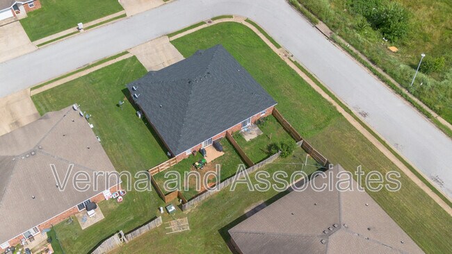 Foto del edificio - 256 Graystone Cir
