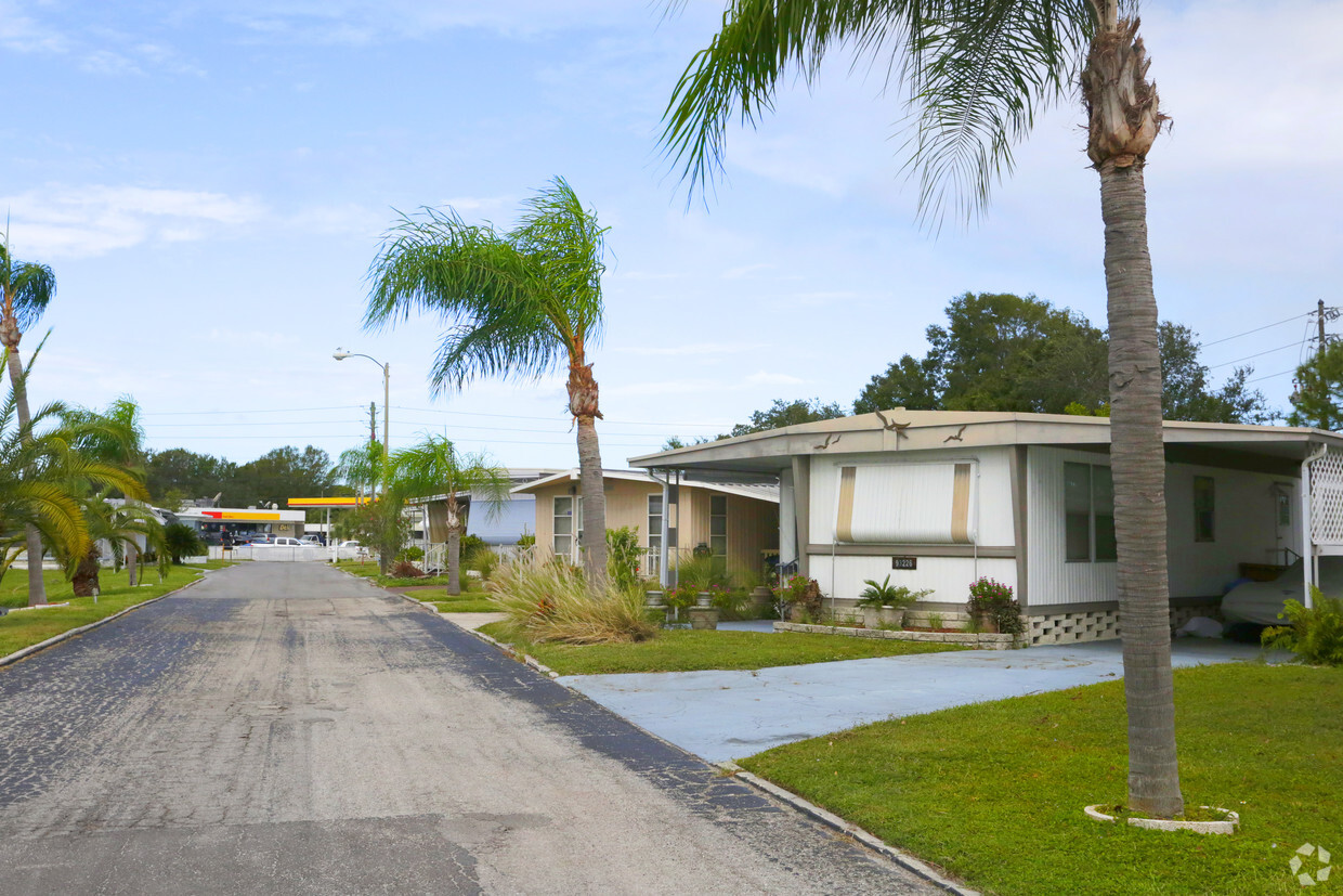 Primary Photo - Crystal Lake Mobile Resort
