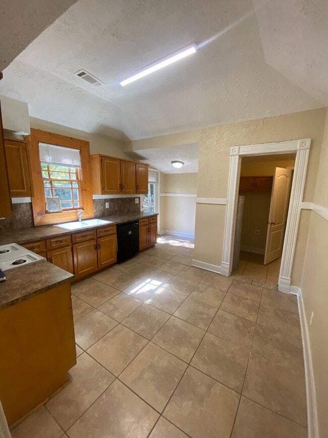 Foto del edificio - **AVAILABLE NOW**Midtown Columbus, GA 3 or 4 Bedroom / 2 Bathroom Home for Rent***