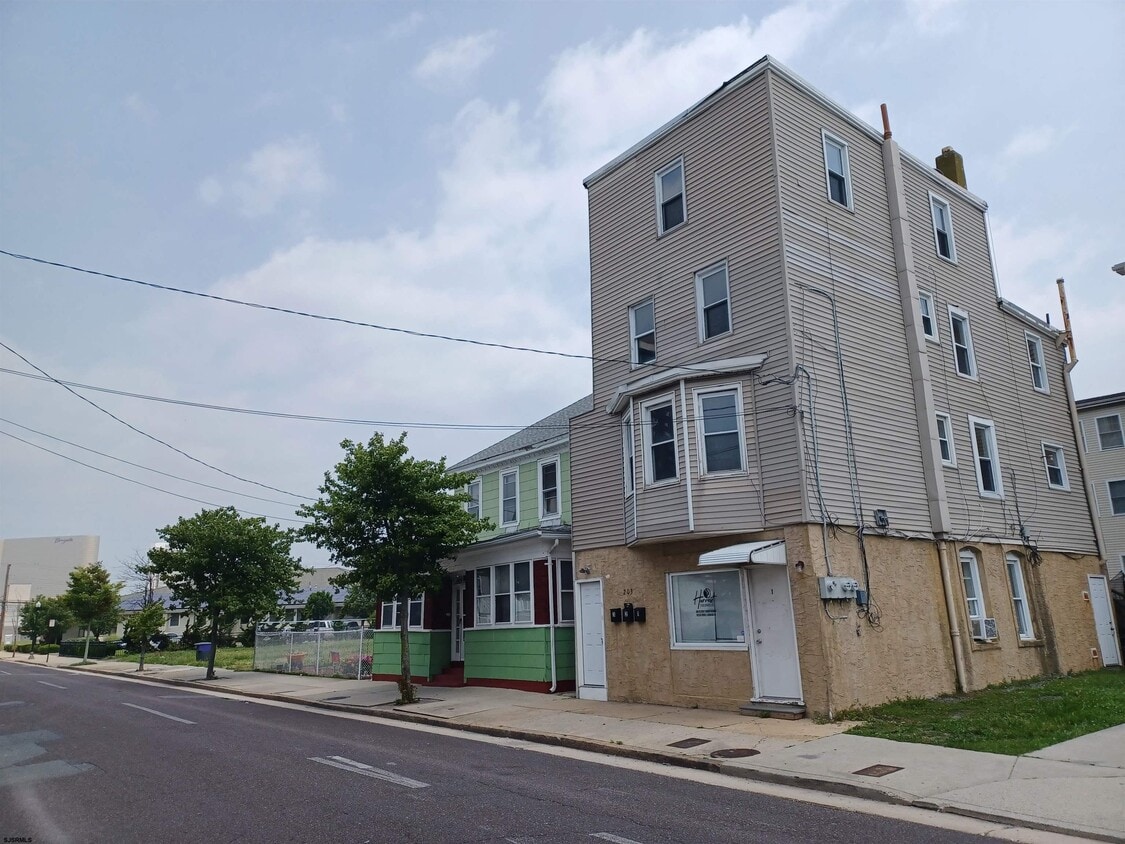 Primary Photo - 203 N South Carolina Ave