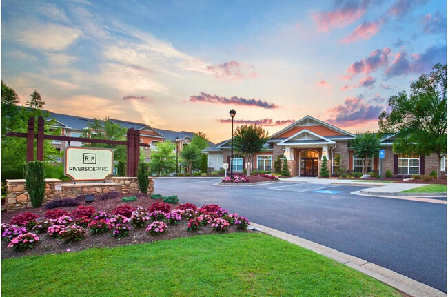 Building Photo - Riverside Parc