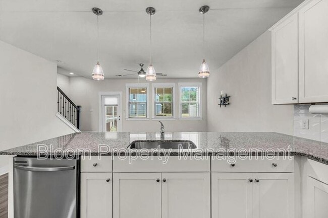 Foto del edificio - 7770 Park Gate Dr