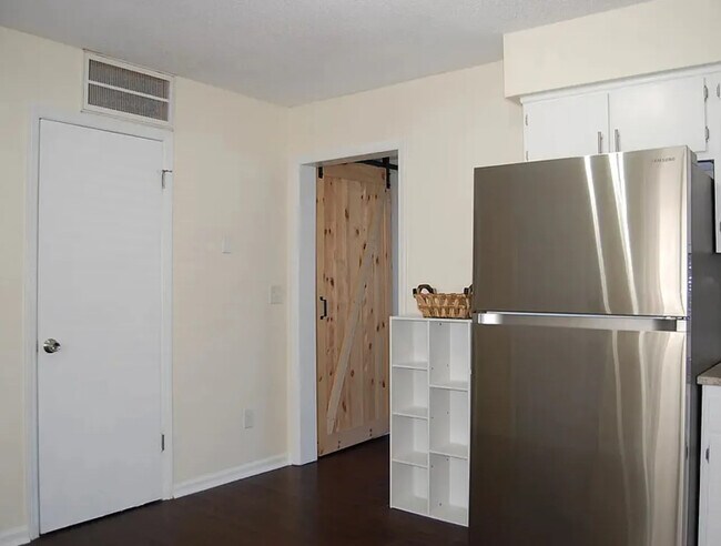Foto del edificio - Room in Townhome on Fargo St