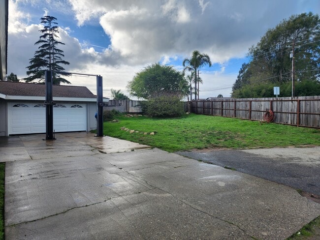 Building Photo - 17824 Pesante Rd