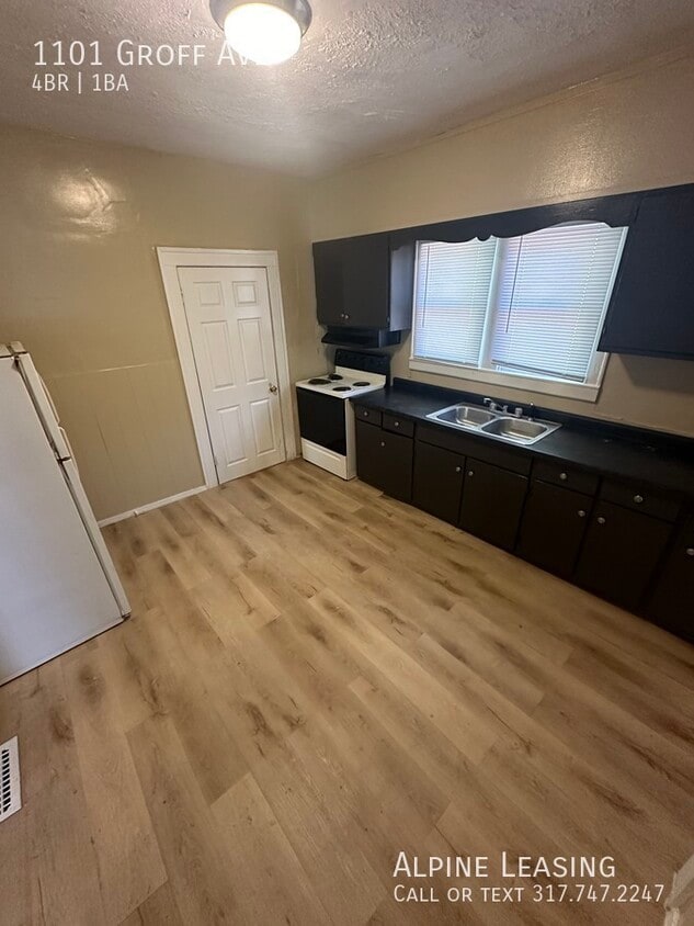 Building Photo - Westside 4 bedroom home