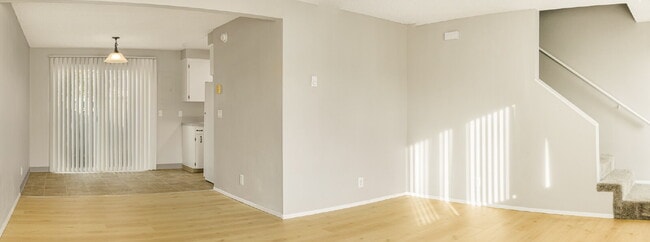 Foto del edificio - 2 Bedroom - 1 1/2 Bathroom End Unit