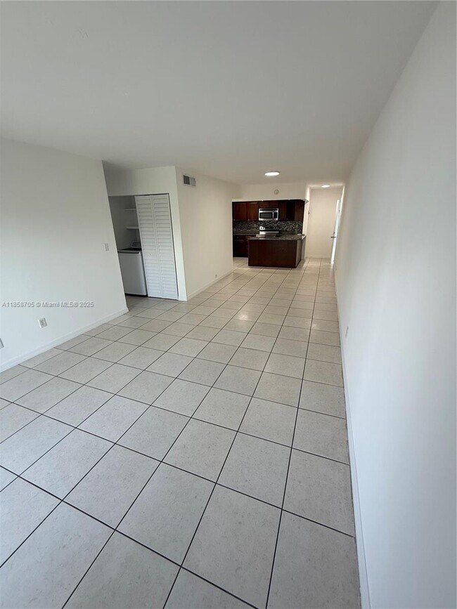 Building Photo - 9231 SW 87th Ave