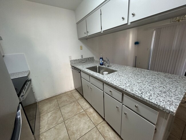 Foto del edificio - Great 3 bedroom 2 bath in Visalia ready fo...