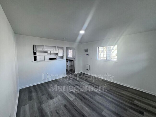 Building Photo - 3313 Delong St