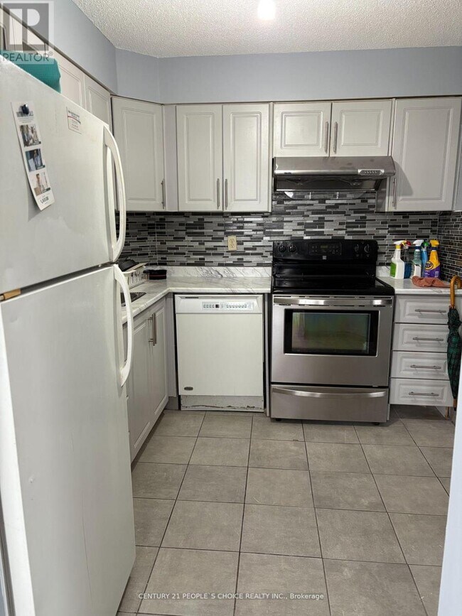 Photo du bâtiment - 61 Markbrook Ln