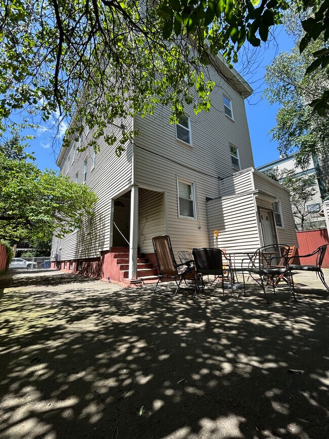 Building Photo - 420 Norfolk St