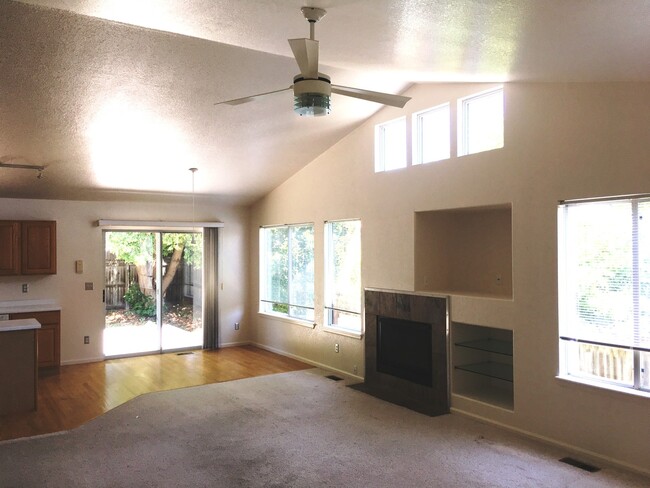 Building Photo - Modern Waneka Lake 4 Bedroom, 3 Bath Prett...