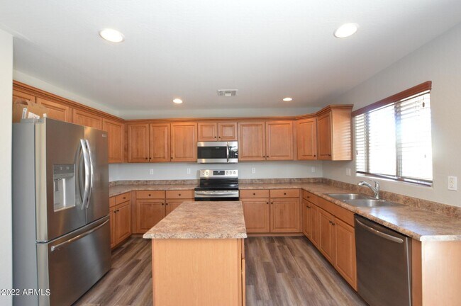Building Photo - 2769 E Desert Rose Trail