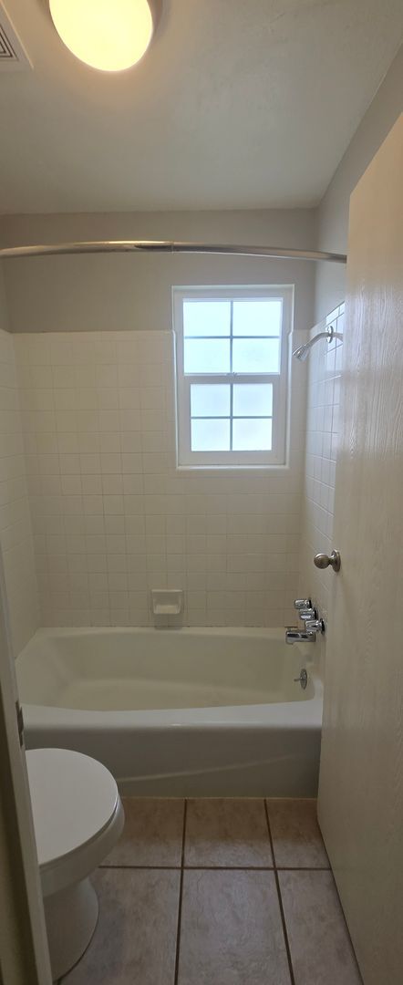 Foto del edificio - Charming 2-bedroom, 1-bathroom home locate...