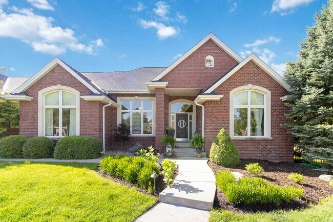 Building Photo - Stunning Ridge Brick Ranch