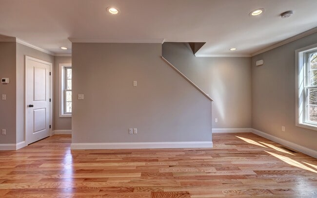 Building Photo - 326 Meadowside Rd