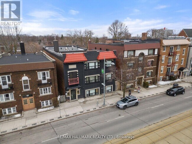 Photo du bâtiment - 595 St Clair Ave W