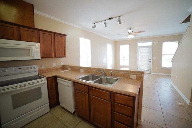 Foto del edificio - 2400 Fred Smith Rd
