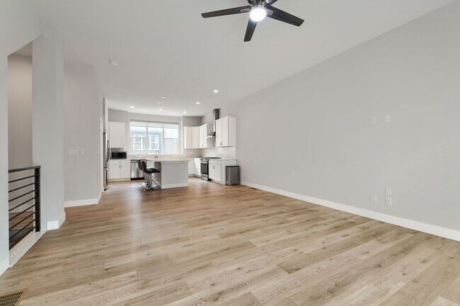 Building Photo - Modern 3-Bedroom Townhome in the Heart of Superior
