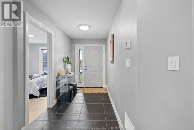 Building Photo - 1322 Tom Toth St