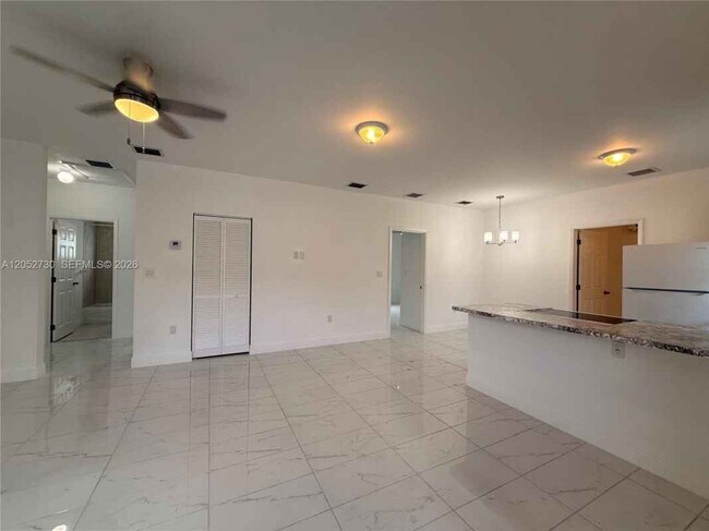 Foto del edificio - 3027 NW 23rd Ave