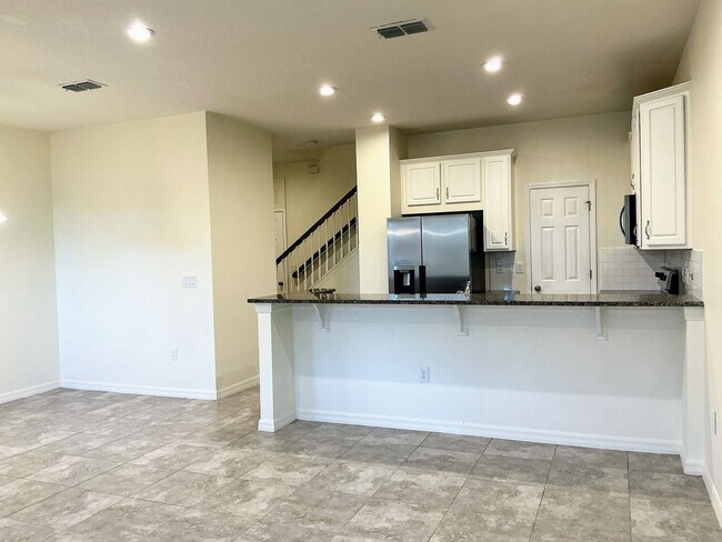 Building Photo - REDUCED!!! Conveniently Located PET FRIEND...