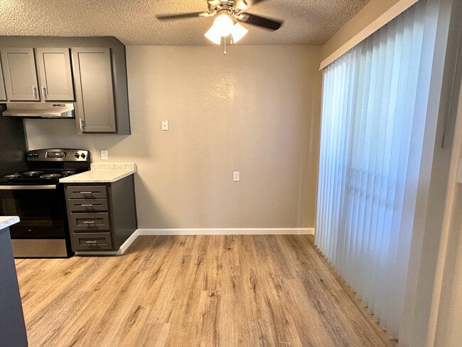 Building Photo - Oasis Apartments