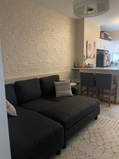 Foto del edificio - 352 E 8th St