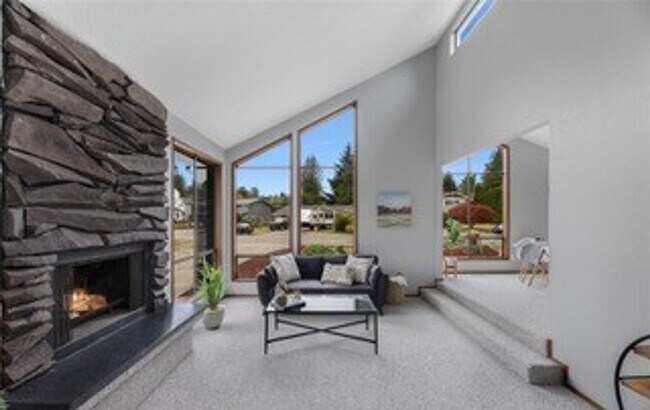Foto del edificio - Spacious 3 Bed, 2.5 Bath Home!