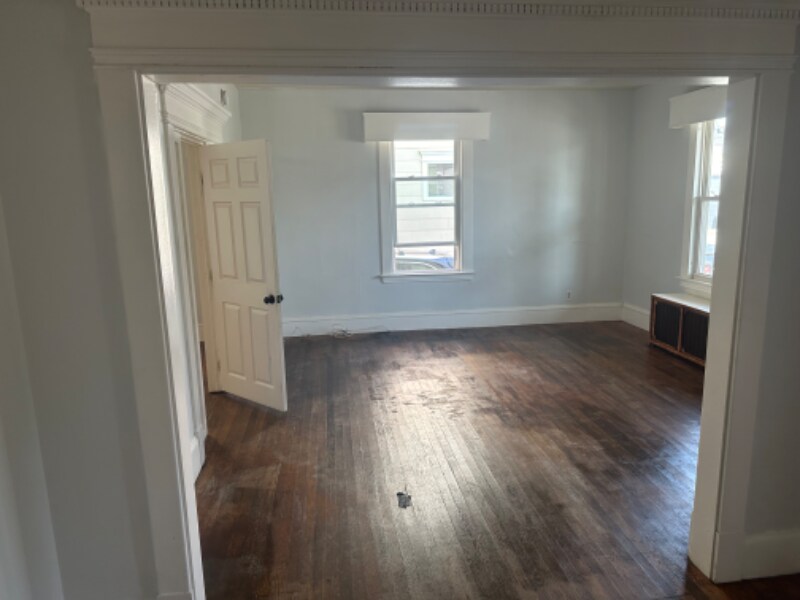 Primary Photo - 124 Pine St