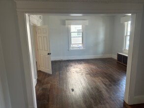 Building Photo - 124 Pine St