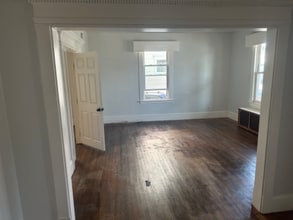 Building Photo - 124 Pine St