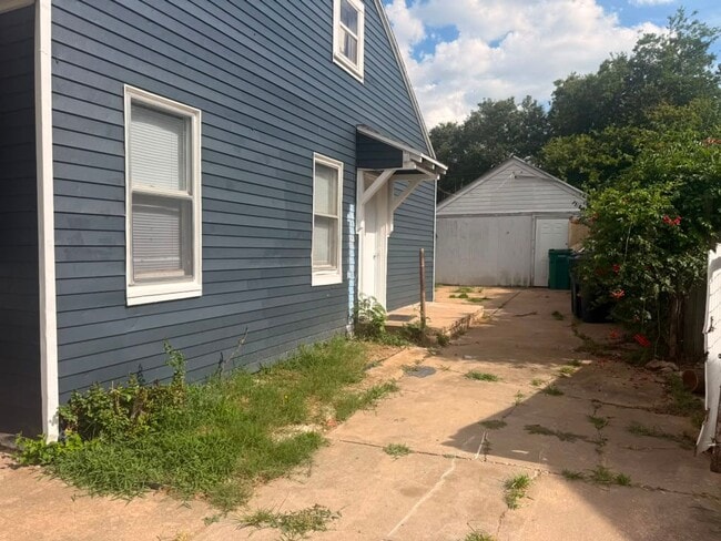 Foto del edificio - **Charming 3-Bedroom Home in a Great Neighborhood – $900/Month**