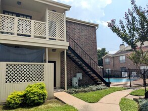 Building Photo - 2121 El Paseo St