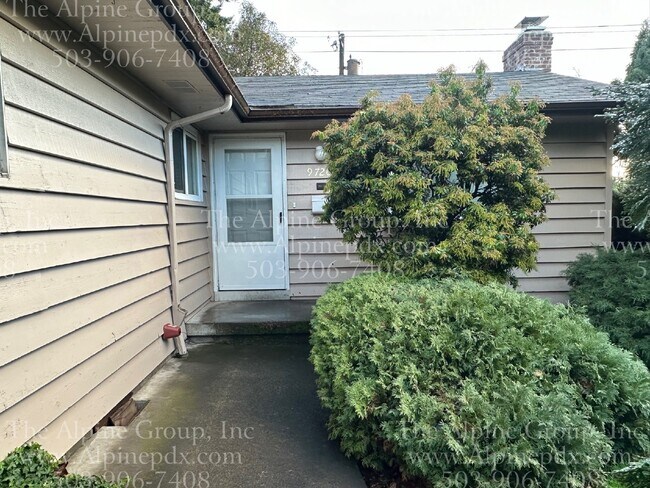 Building Photo - Cozy 2-Bedroom Multiplex in Prime Portland...