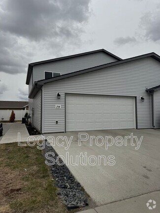 Building Photo - 719 Hillcrest Dr SE