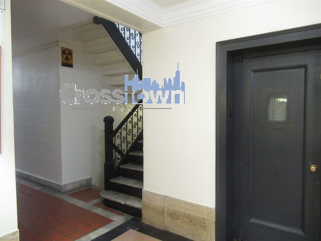 Foto del edificio - 2 br, 1 bath Apartment - 150 Claremont Ave