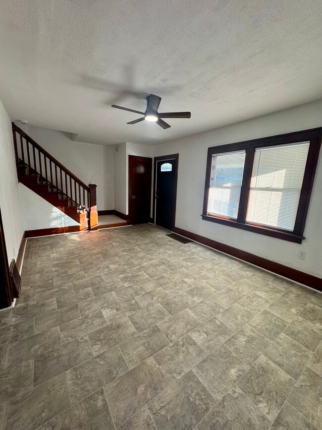 Foto del edificio - 1338 W 13th St