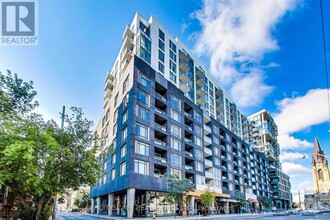 Building Photo - 525 Adelaide St W