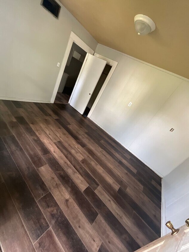 Building Photo - 433 Yarbrough St.-