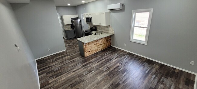 Foto del edificio - 1708 West 2nd St N