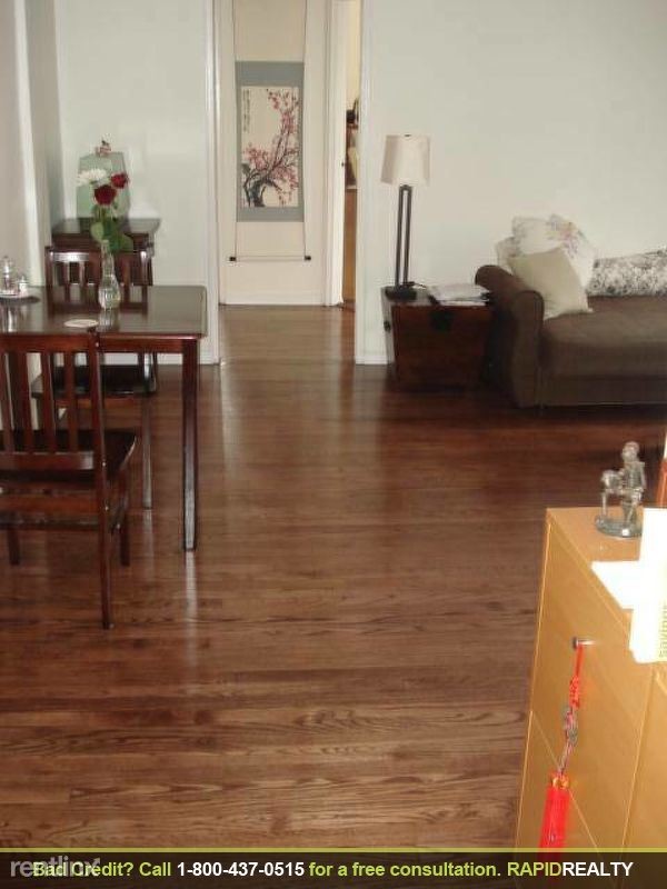 Foto principal - 8416 Elmhurst Ave