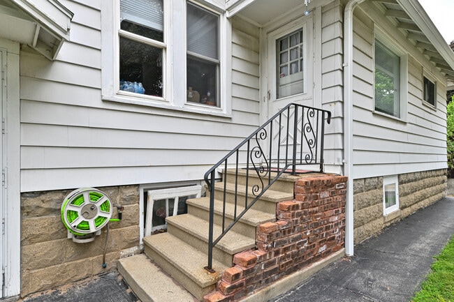 Building Photo - 3375 S 98th St