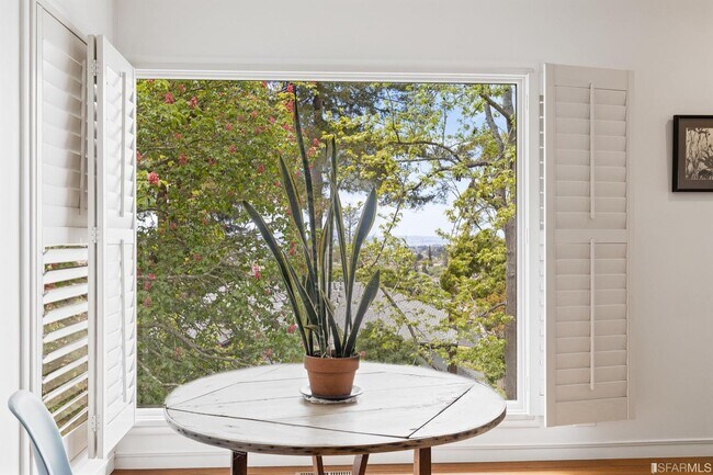 Foto del edificio - 5832 Acacia Ave