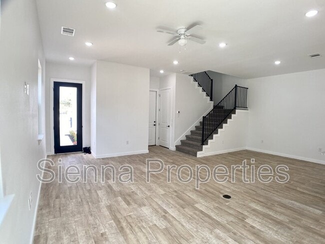 Building Photo - 255 Lourdes Ct