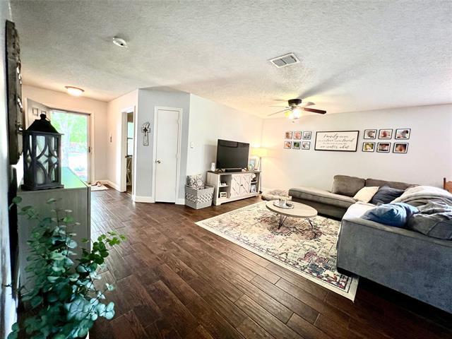 Foto del edificio - 1116 Willow Tree Dr