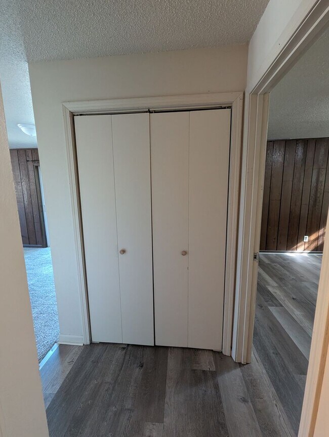 Foto del edificio - Upstairs 2 Bedroom Apartment