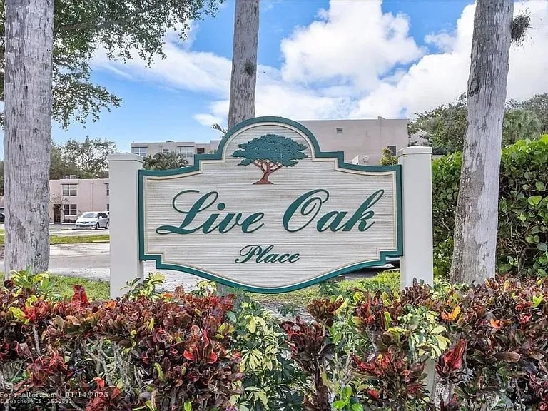 Primary Photo - 9441 Live Oak Pl