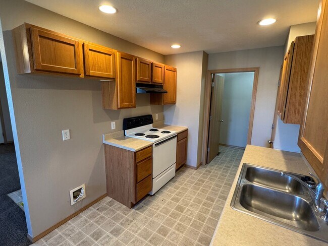Foto del edificio - 2 Bedroom, 2 Bathroom Duplex in Clever MO
