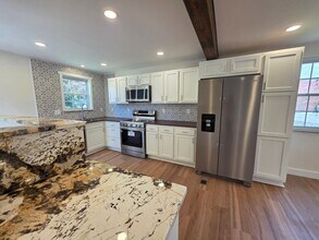 Building Photo - 8227 Vivian Dr